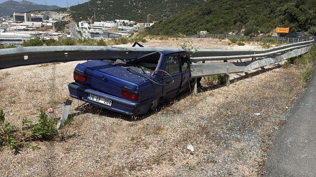 bariyerlere carpip ust tavani tamamen ezilen 7 19841806 o