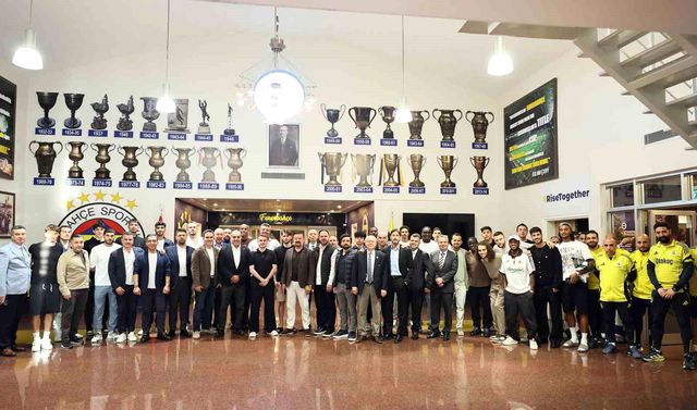 baskan saran ve yoneticilerden futbolculara v 19843266 o