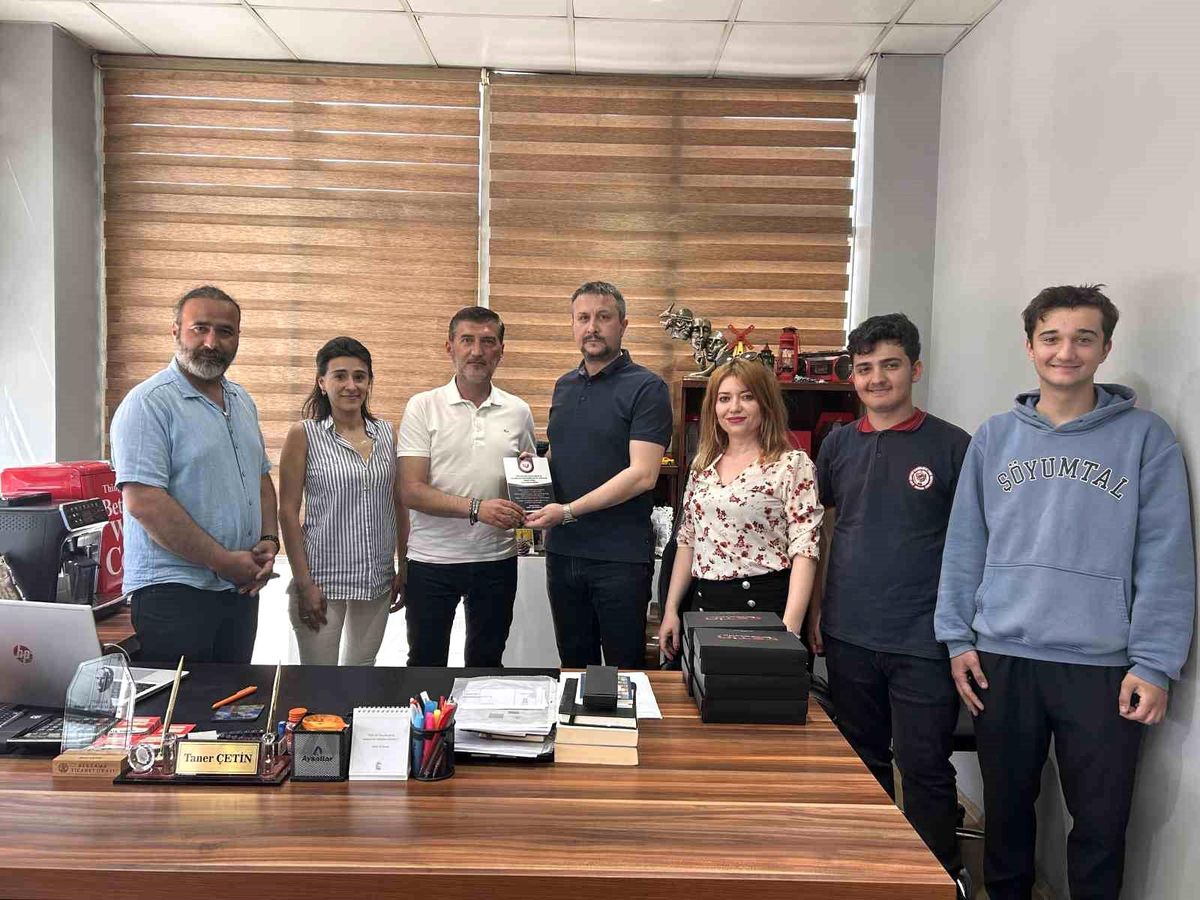 Bergama'da Türkçe isimli iş yerlerine teşekkür plaketi