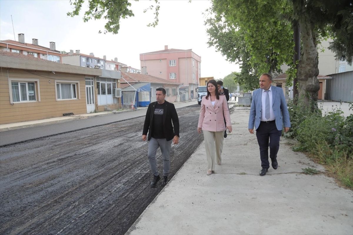 Edirne Belediye Başkanı Gencan, üstyapı çalışmalarını inceledi
