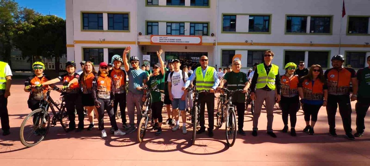 Selçuk’ta Gençlik Haftası coşkusu: Pedallar bağımlılığa karşı döndü