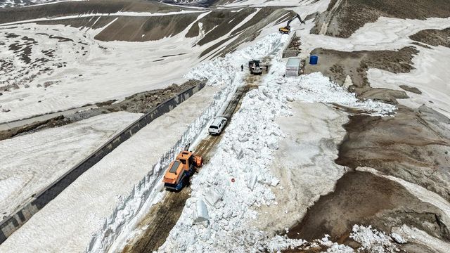 kar kalinliginin 7 metreyi buldugu nemrut yol 19841674 o