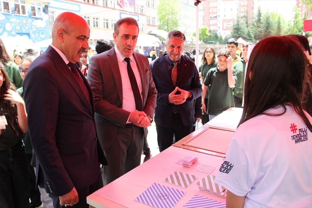 Kayseri'de 'TÜBİTAK 4006-B Bilim Fuarı' açıldı
