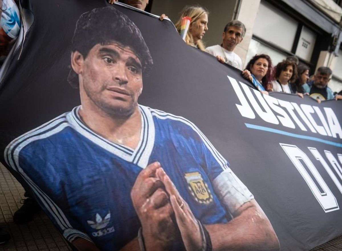 Maradona'nın ölümüne ilişkin yürütülen davada iki doktor hakim karşısına çıktı