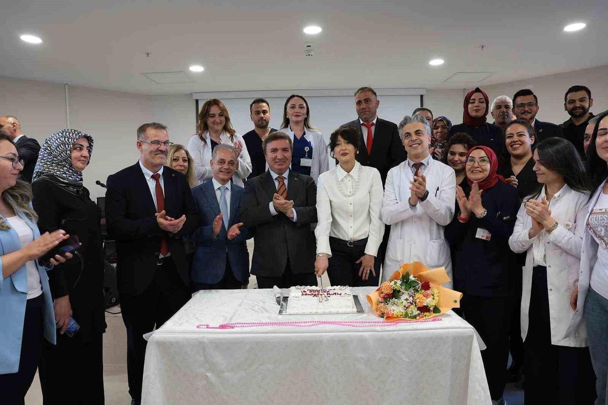 Mengücek Gazi Hastanesi'nde 'Ebeler ve Hemşireler Haftası' kutlandı
