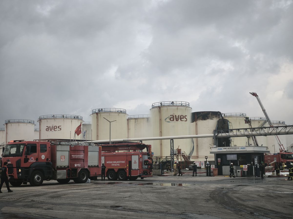 Mersin'de biyodizel üretim tesisinde yangın; 1 ölü