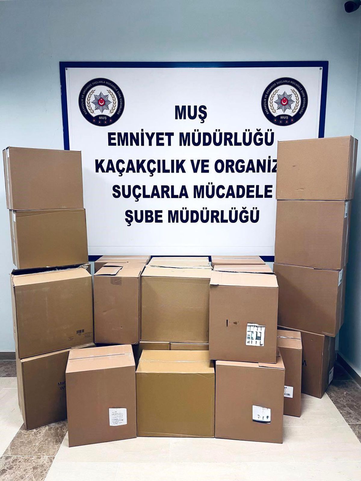 Muş'ta 260 bin adet boş makaron ele geçirildi