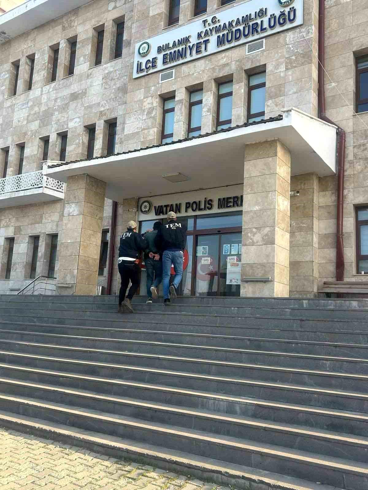 Muş'ta aranan 2 hükümlü yakalandı