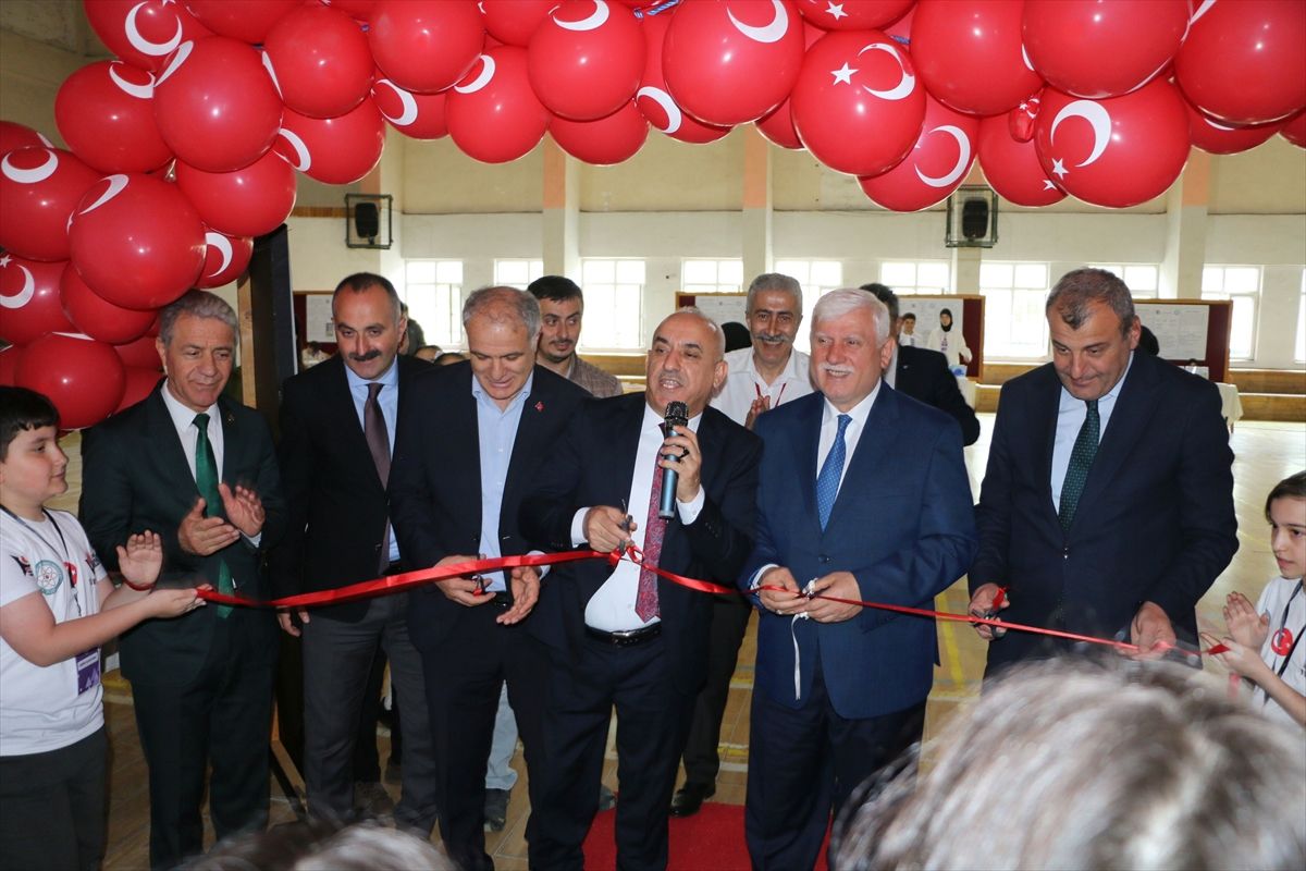 Of'ta TÜBİTAK 4006-A Bilim Fuarı açıldı
