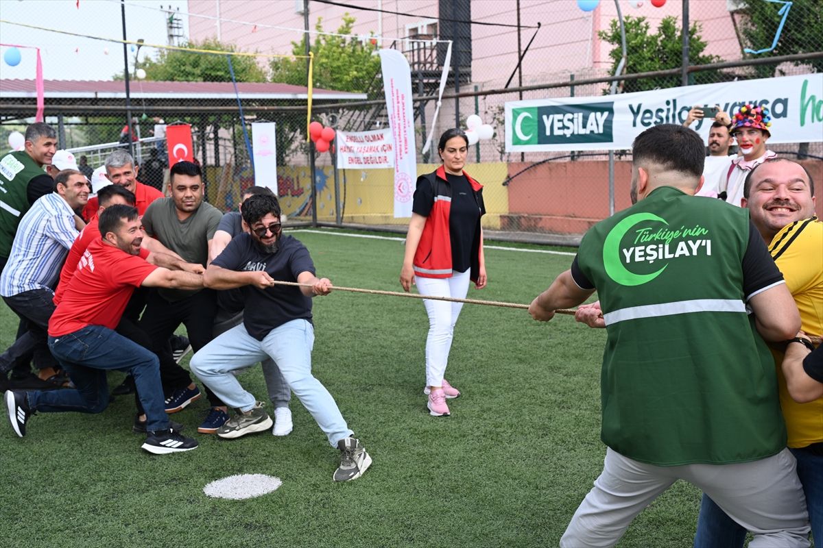 Yeşilay Gönüllülerinden Kadirli'de Engellilere Eğlence Programı