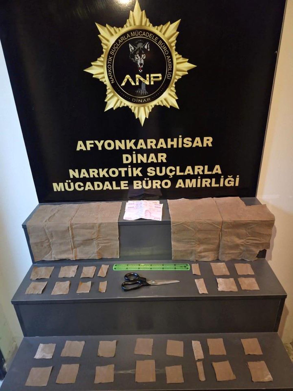 Peçeteye emdirilmiş uyuşturucuyla yakalanan şahıs tutuklandı