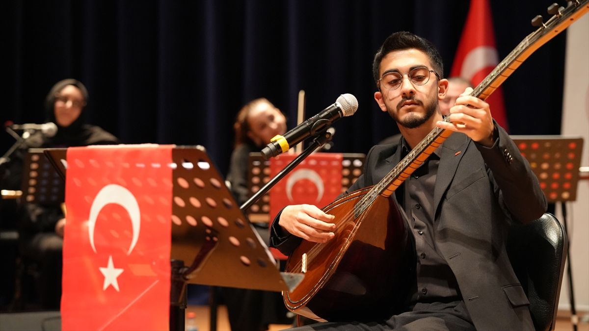 Sakarya'da öğrenci yurtlarından yükselen sesler Türk halk müziğini geleceğe taşıyacak