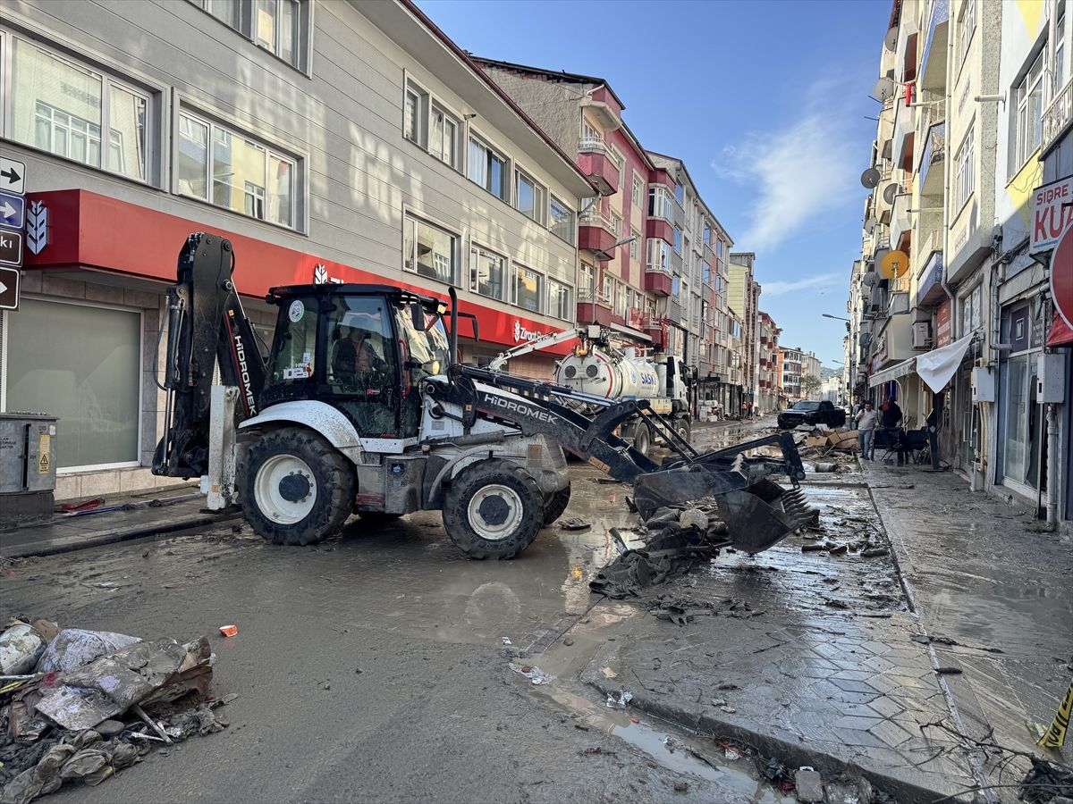 Samsun'un Havza ilçesinde selin ardından temizlik çalışmaları devam ediyor