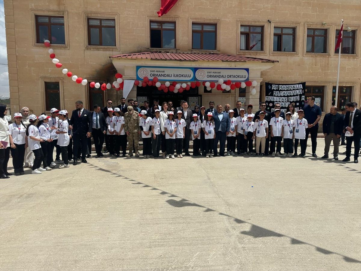Siirt'te TÜBİTAK 4006 Bilim Fuarı açıldı