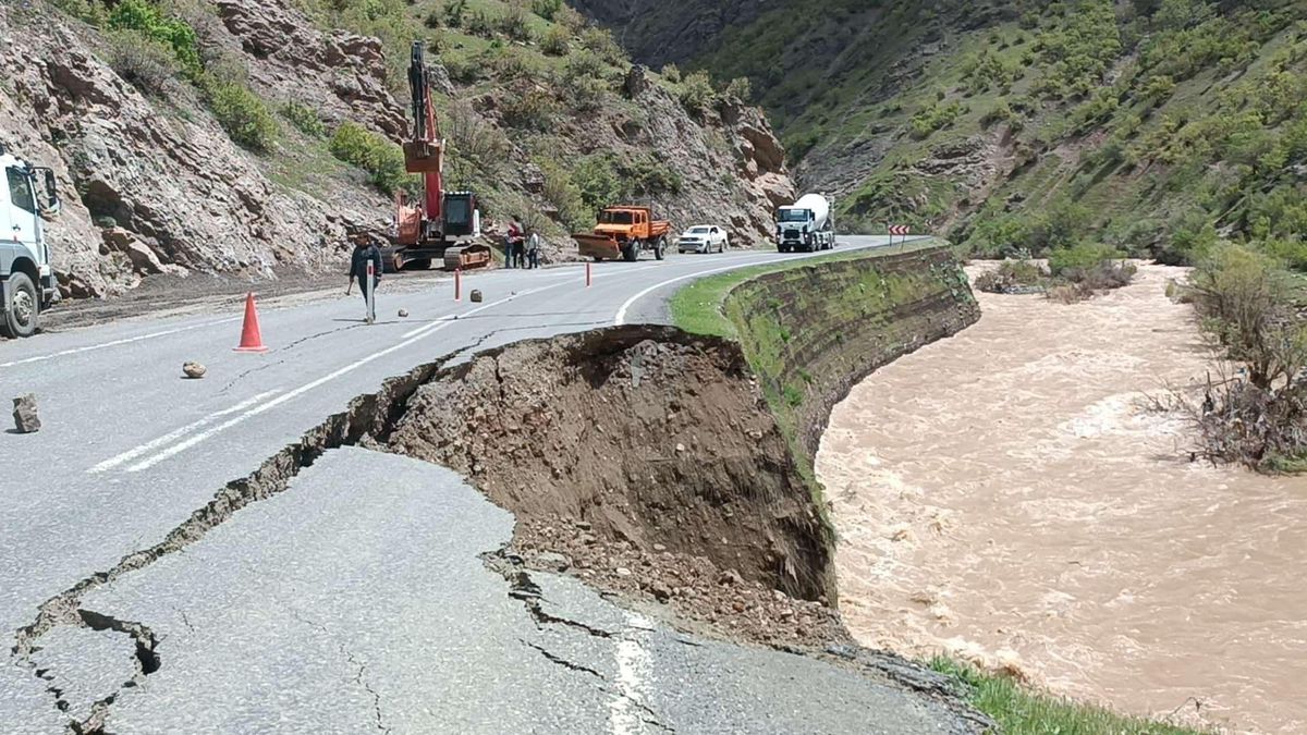 Beytüşşebap'ta sağanak sele yol açtı
