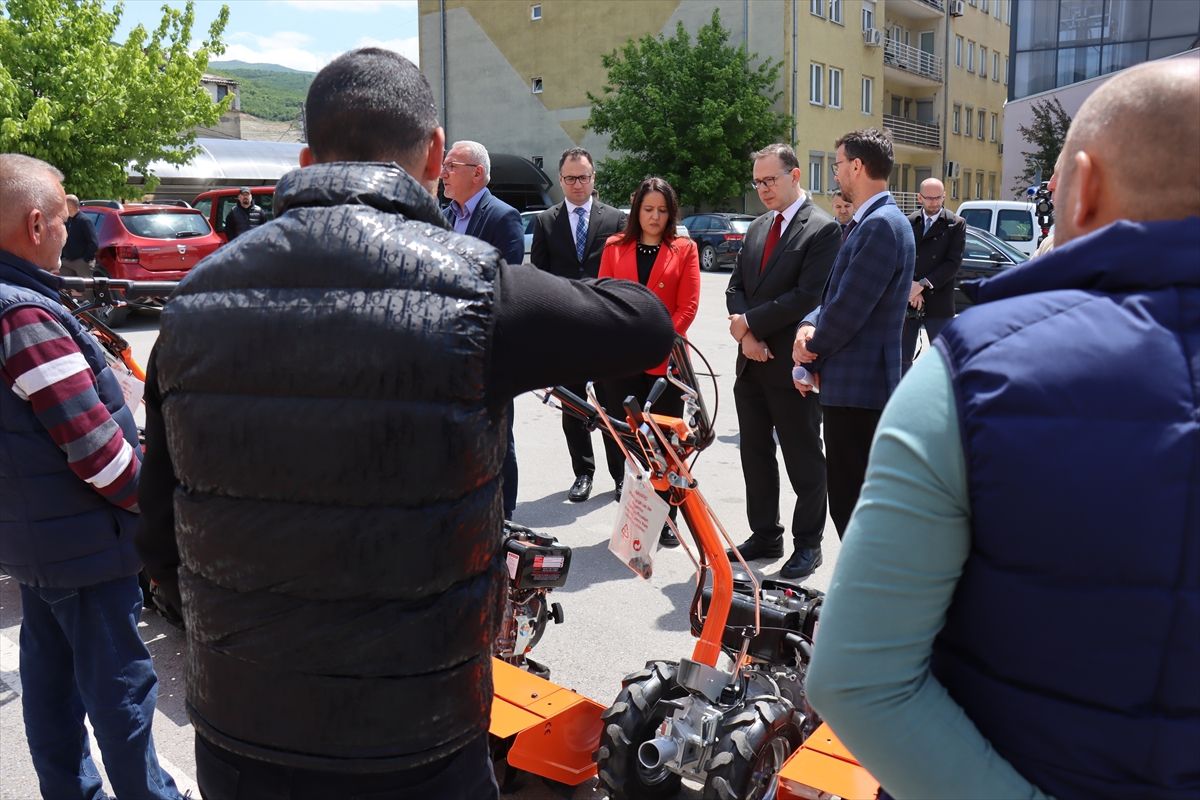 TİKA'dan Kosovalı çiftçilere tarım makinesi desteği