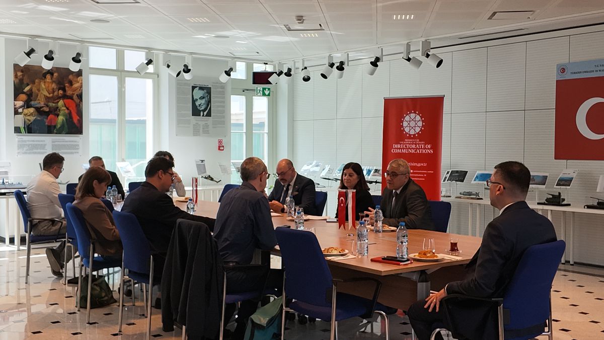 Varşova'da 'NATO'nun Geleceği ve Polonya-Türkiye Savunma İş Birliği' paneli düzenledi