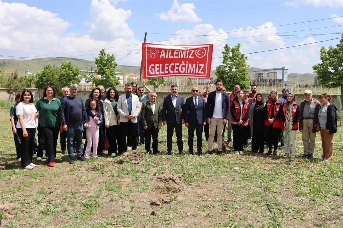 Yerköy'de Engelliler Haftası dolayısıyla fidan dikimi yapıldı