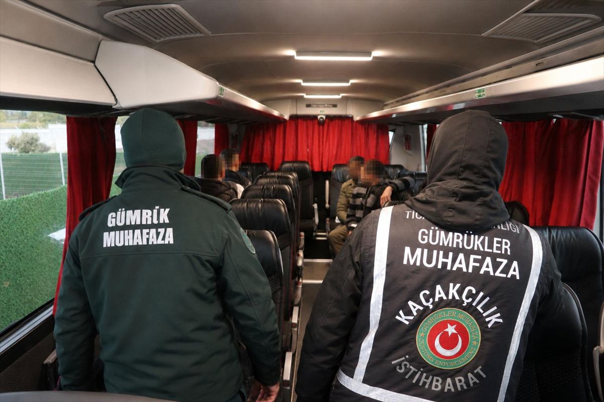 Yunanistan'da yanlış otobüse binen 4 kaçak göçmen, Edirne'de yakalandı