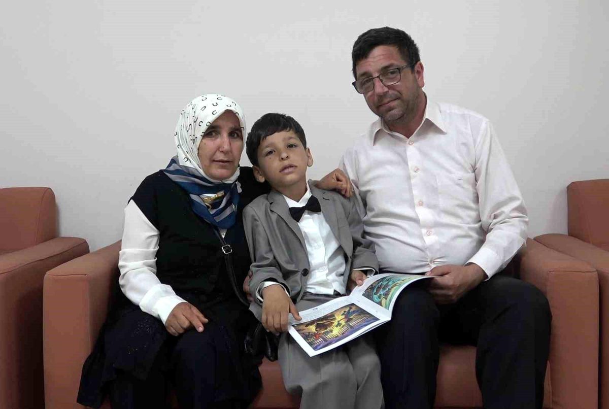 6 yaşındaki otizmli anaokulu öğrencisi hayal dünyasını hikaye kitabına dönüştürdü