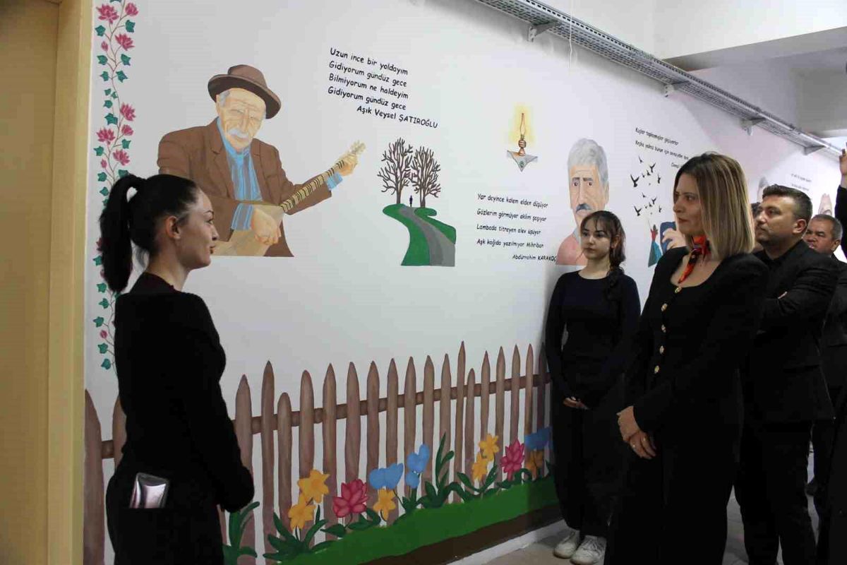 Altıntaş'ta Edebiyat Sokağı Açılışı ve Şiir Programı Büyük İlgi Gördü