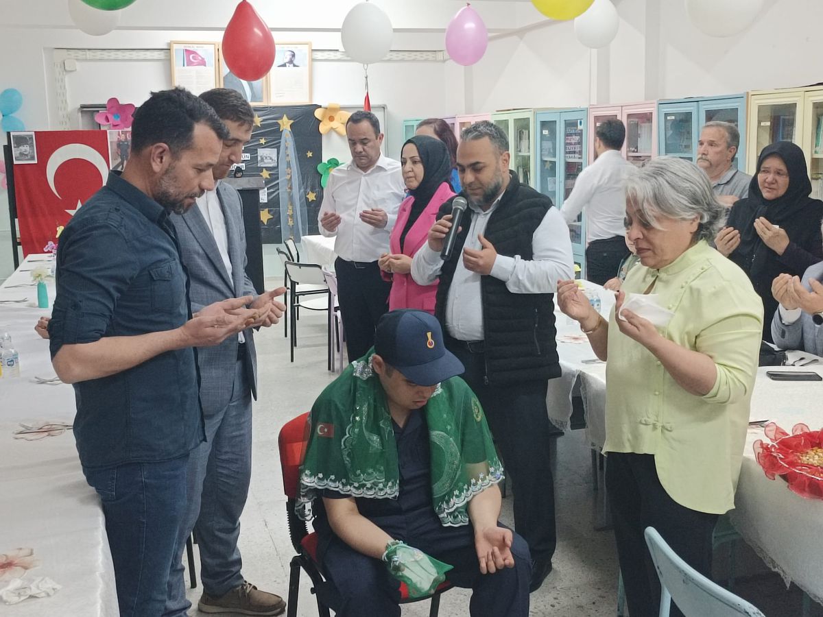 Özel gereksinimli Efe Berke Günal için temsili askerlik uğurlaması