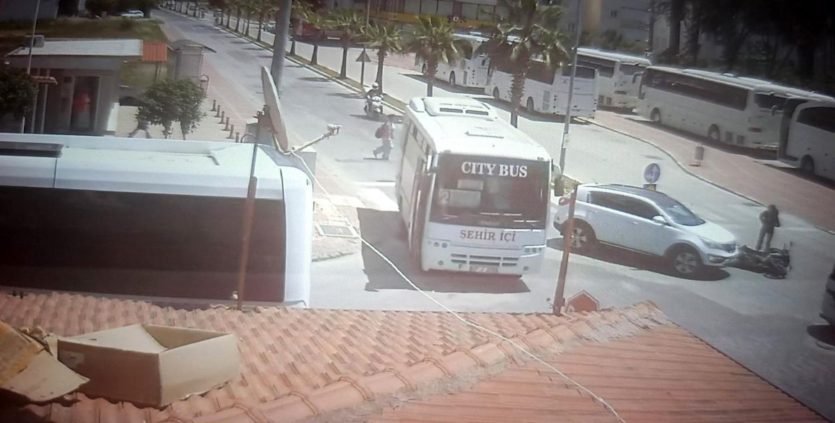 Antalya'da göz göre göre kaza kameraya yansıdı