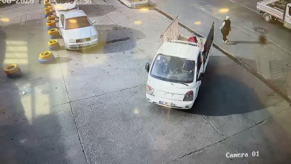 Avcılar'da hırsızlık şüphelileri yakalandı; 16 yaşındaki şüphelinin 40 suç kaydı çıktı