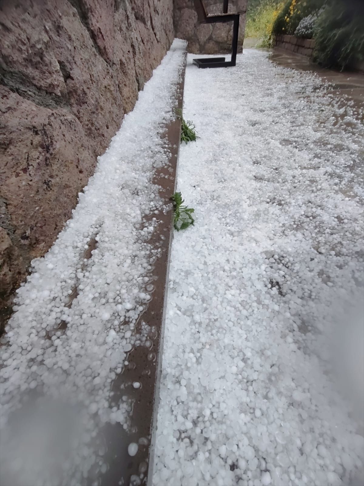 Ayvacık'ta sağanak ve dolu etkili oldu