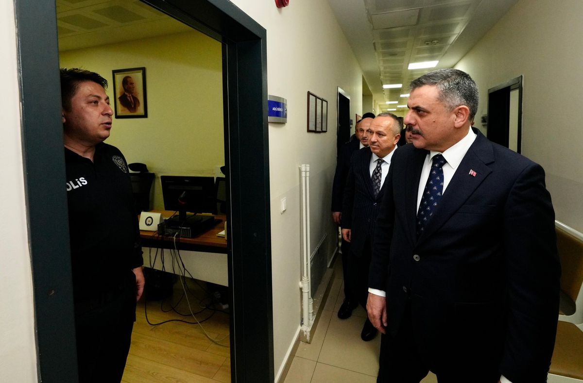 Bakan Çiftçi'den Polis Merkezi Ziyareti