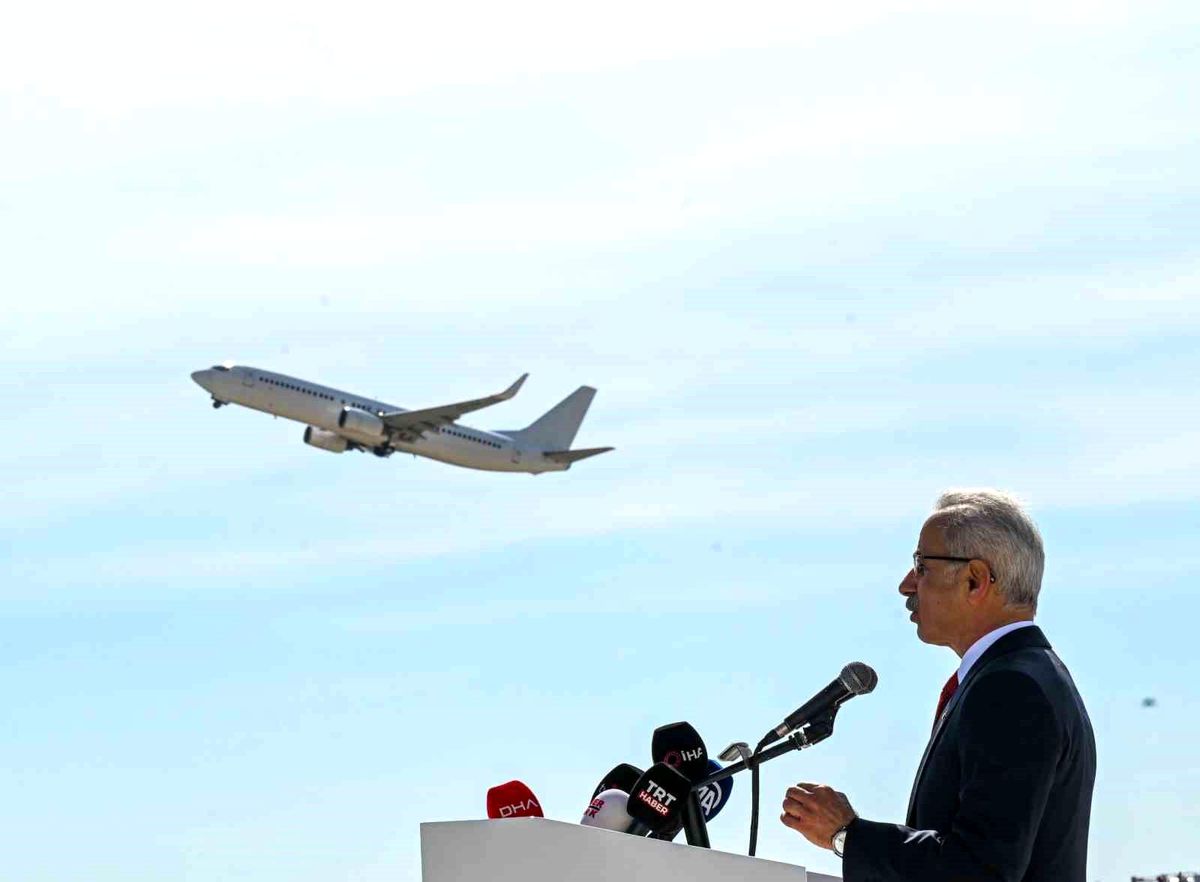 Bakan Uraloğlu: 'Rize-Artvin Havalimanımız, açıldığı günden bu yana 4,2 milyon yolcuya hizmet verdi'