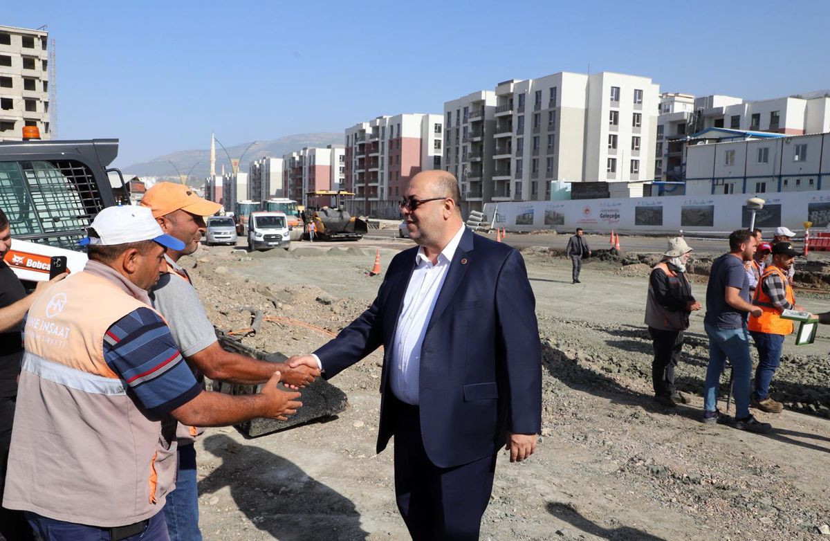 Başkan Akpınar Doğukent’te devam eden çalışmaları yerinde inceledi