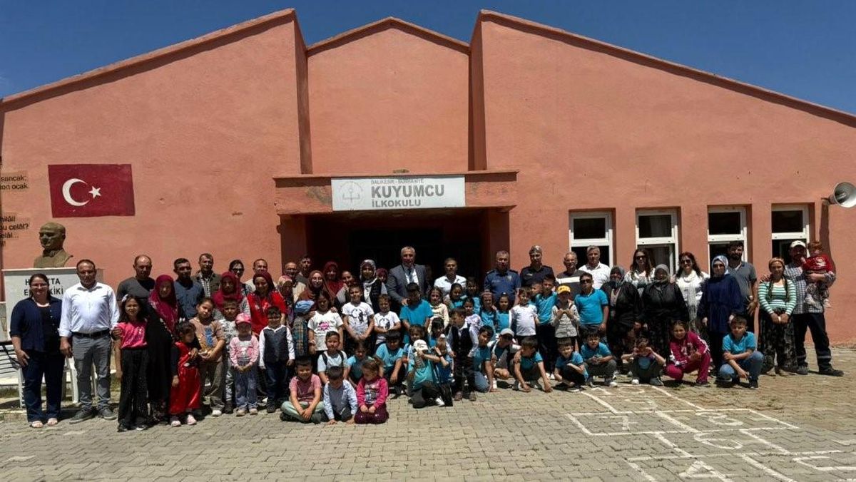 Burhaniye'de bahar şenliği coşkusu
