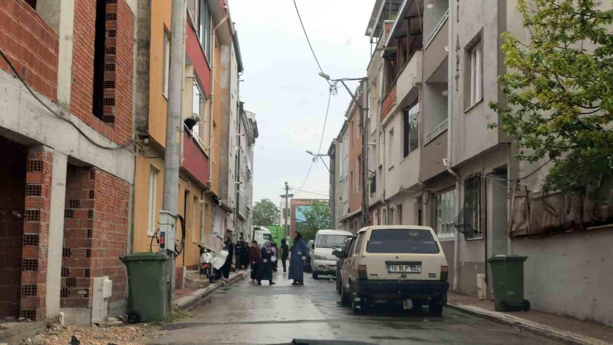 Bursa'da balkondan düşen kadın ağır yaralandı