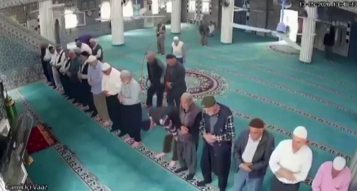 Camide namaz kıldığı sırada kalp krizi geçiren yaşlı adam, imamın kalp masajıyla hayata döndü