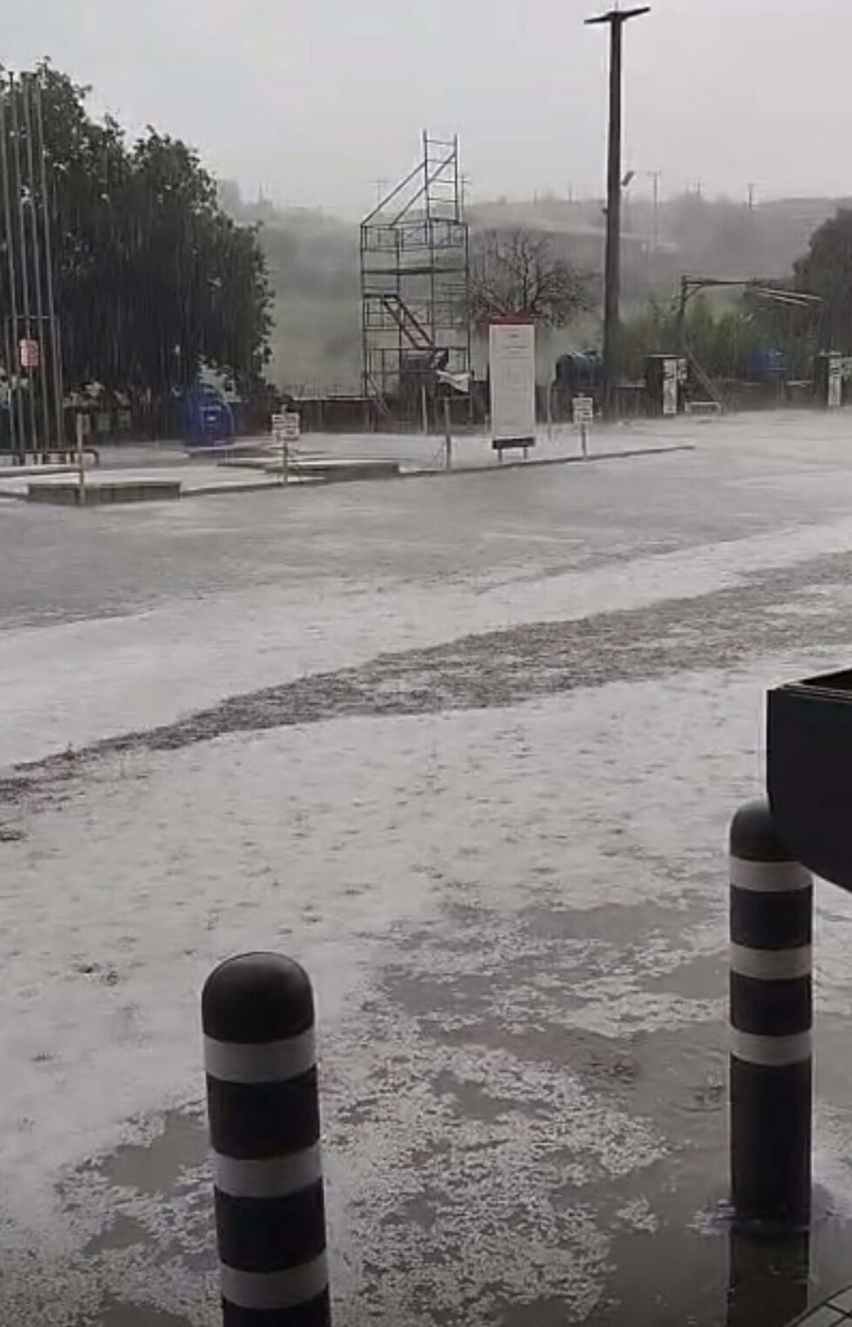 Çanakkale'de sağanak ve dolu yağışı etkili oldu