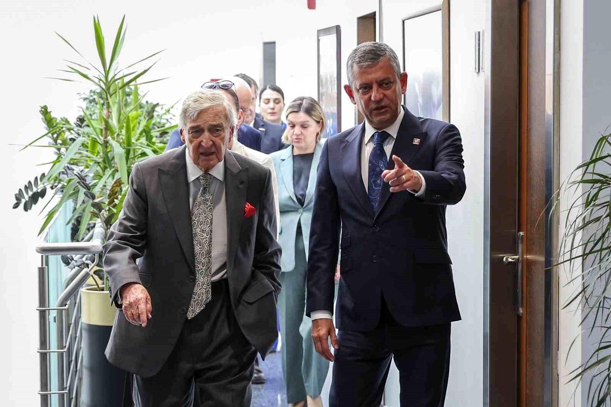 CHP Genel Başkanı Özel, Rahmi Koç ve Ali Koç'u kabul etti