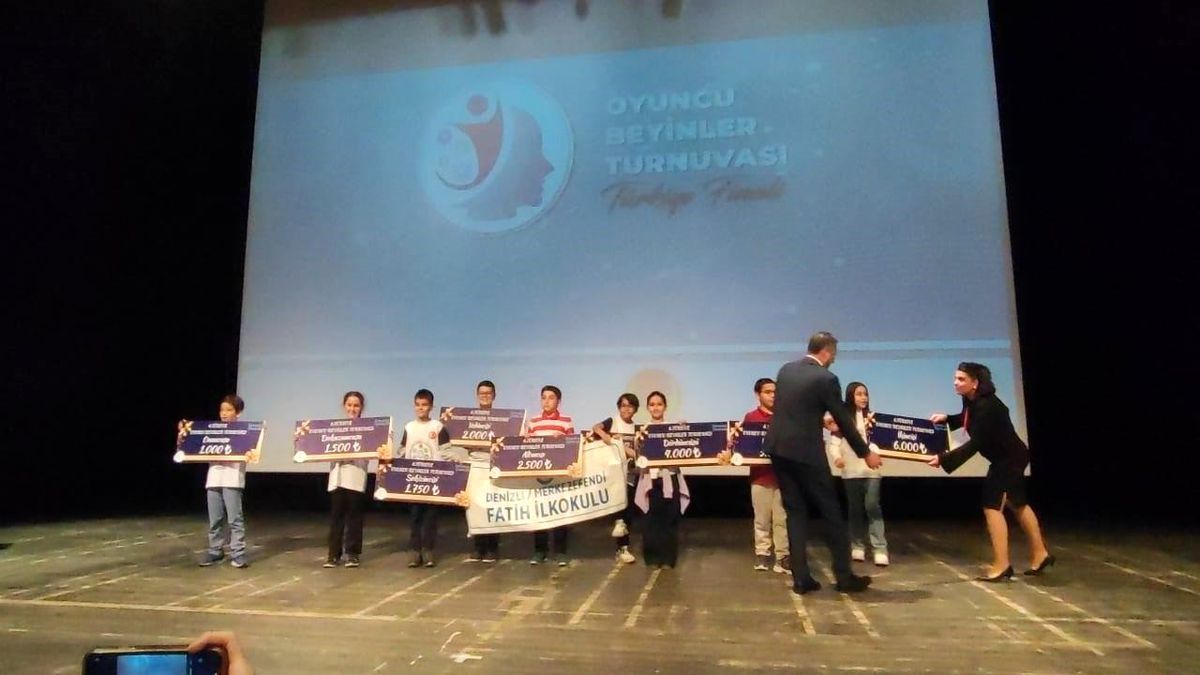 Denizli Fatih İlkokulu zeka oyunlarında tarih yazdı