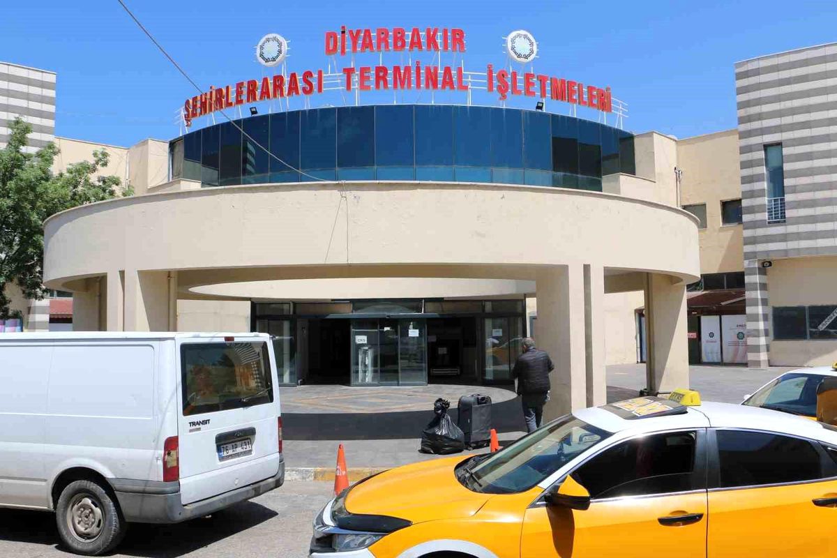 Diyarbakır Şehirler Arası Otobüs Terminal'inde firmalar bayram tatili için son günlerden umutlu