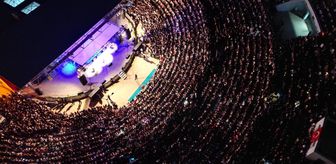 DEÜFest'26 Coşkuyla Başladı: Kıraç 15 Bin Öğrenciye Konser Verdi