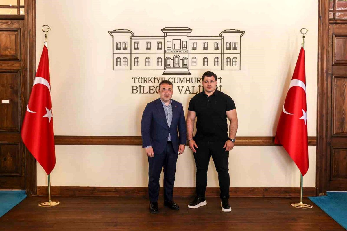 Dünya ve Avrupa şampiyonu Rıza Kayaalp Bilecik'te