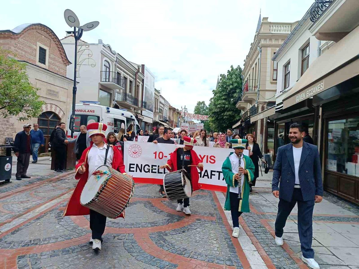Edirne'de Engelliler Haftası kutlamalarında renkli görüntüler oluştu