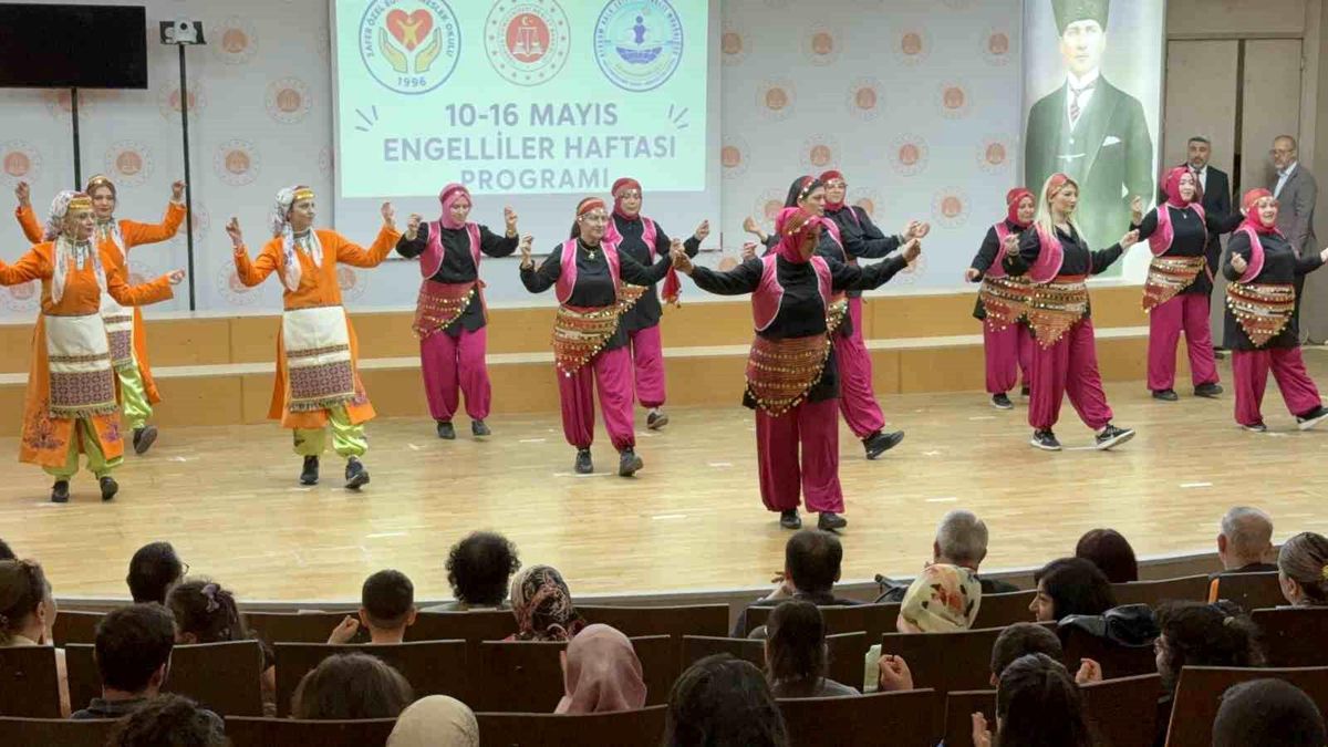 En değerli çocukların en özel günlerinde velilerin gösterisi alkış topladı