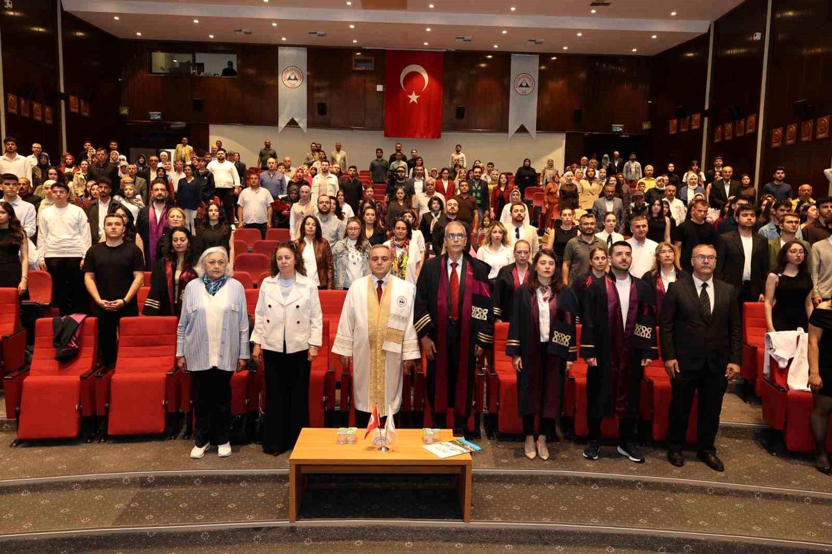 ERÜ Eczacılık Fakültesi'nde 'Önlük Giyme Töreni' düzenlendi