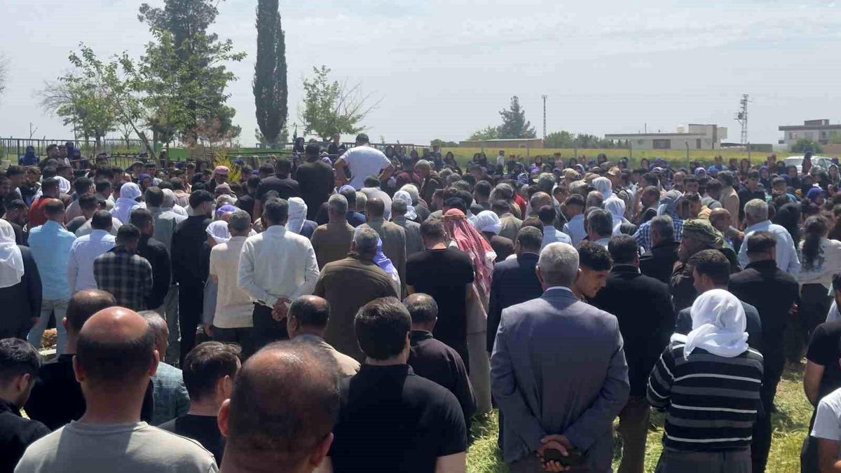 Evin damında ölü bulunan 5 yaşındaki çocuk defnedildi