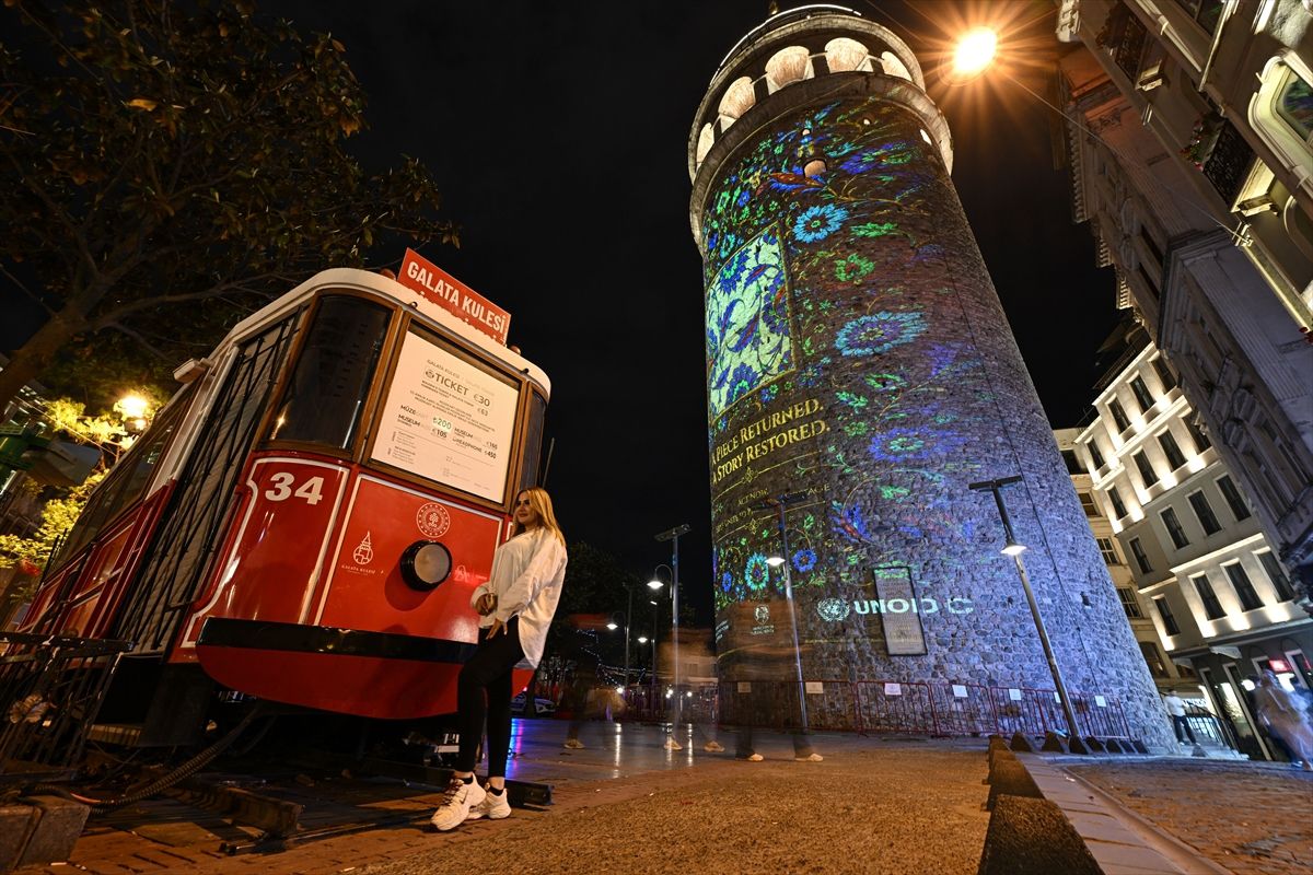 Galata Kulesi'nde kültürel miras için farkındalık gösterisi yapıldı