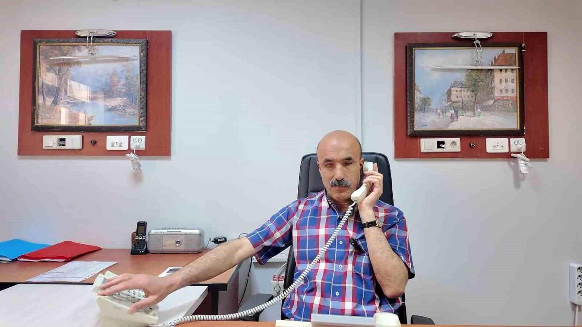Görme engelli santral memuru hafızasıyla hayran bırakıyor: Bin 500 numarayı ezbere biliyor