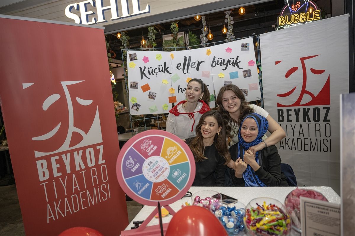 İstanbul Medipol Üniversitesi öğrencileri, STK'lerle hazırladıkları sosyal sorumluluk projelerini fuarda tanıttı