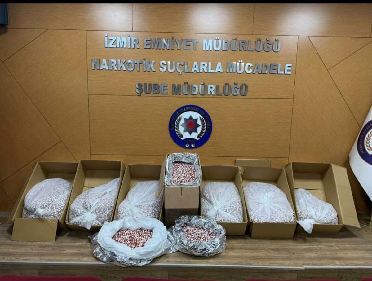 İzmir'de 11 milyon 904 bin 456 sentetik hap ele geçirildi