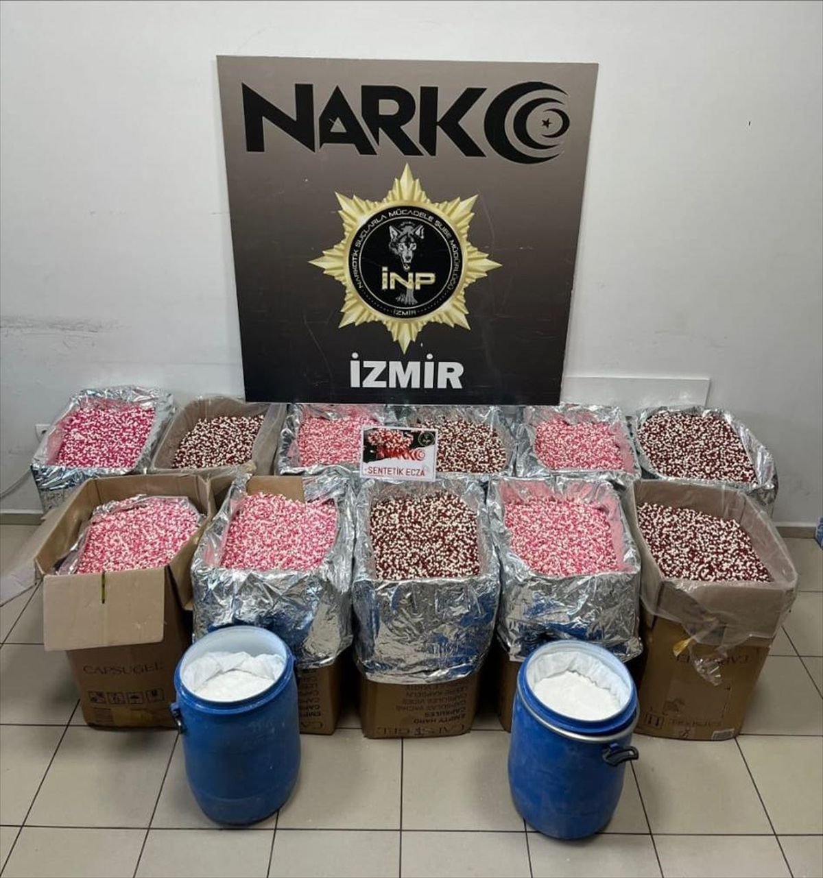 İzmir merkezli uyuşturucu operasyonunda 17 şüpheli yakalandı